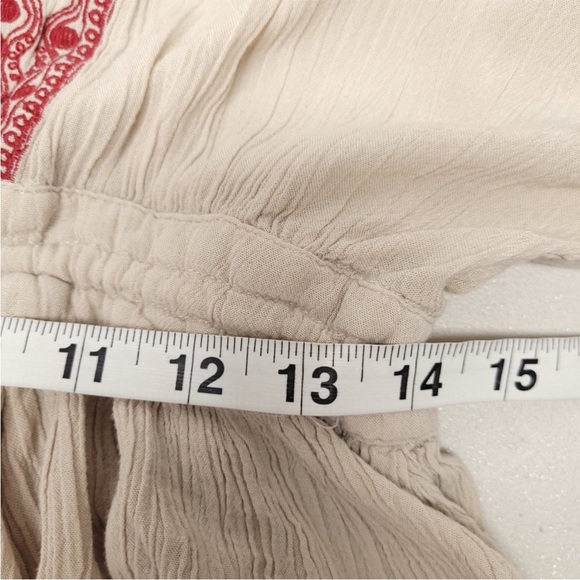 EUC🔹️Boho Embroidered Cut Out In Back Baby Doll Style Top EUC - Picture 4 of 8